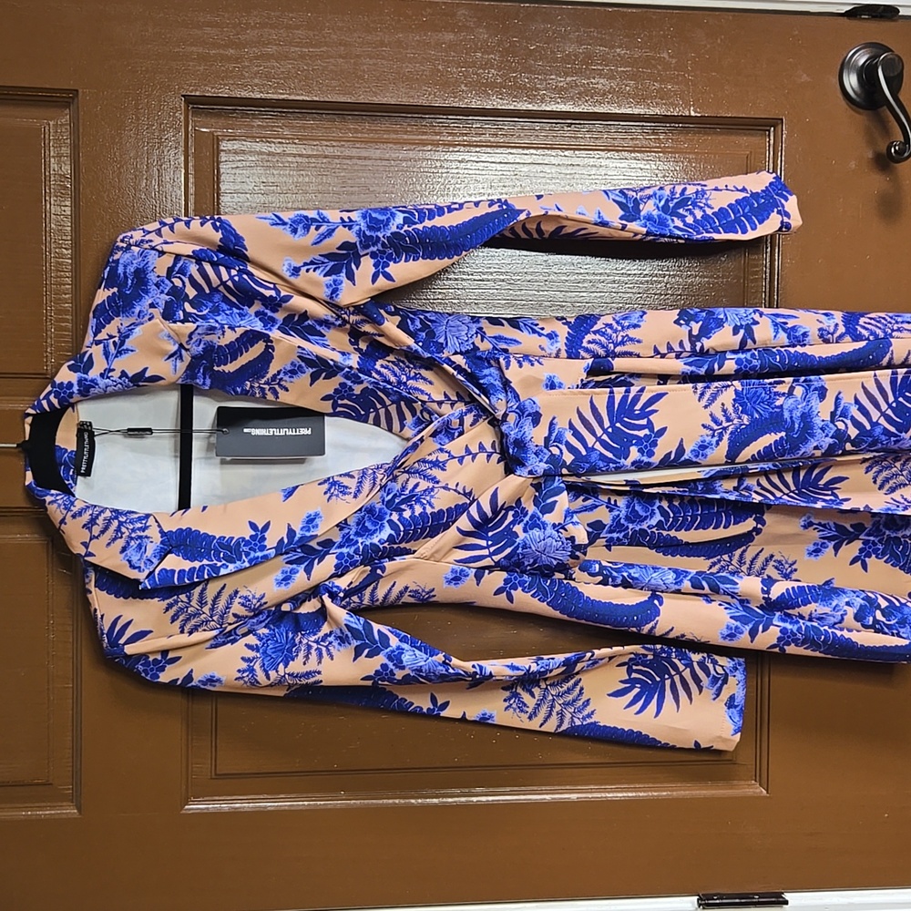 PrettyLittleThing-Nude & blue floral print wrap blazer dress Sz 8 NWT.